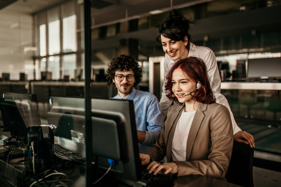 IT team working together on a Virtual desktop solution 
